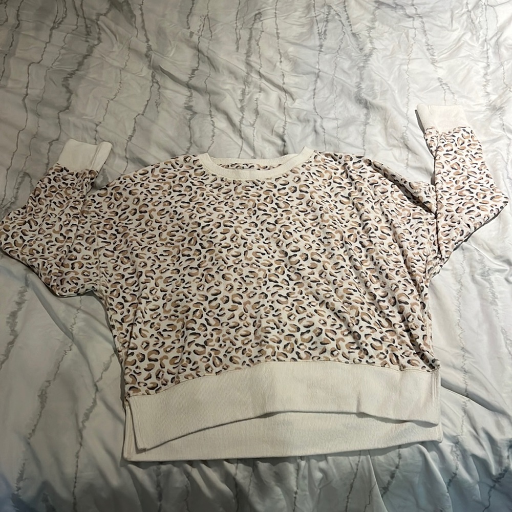 Super soft cheetah long sleeve top.